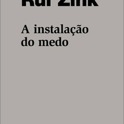 Capa de livro cinzenta com texto em preto Rui Zink e A instalação do medo.