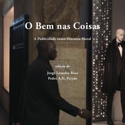 Capa de livro com texto e uma imagem de homem a passar e montra com manequim vestido de preto