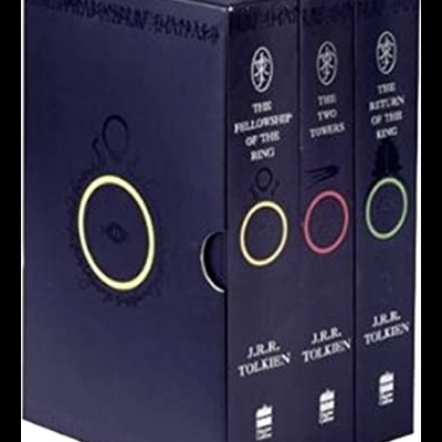 Conjunto de livros Tolkien em caixa azul escura com anéis coloridos