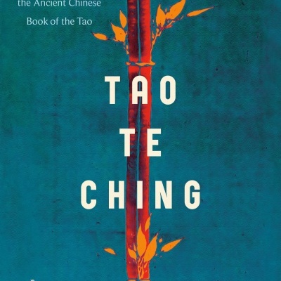 Capa de livro TAO TE CHING com bambu e folhas laranja em fundo azul