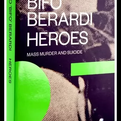 Livro 'FRANCO BIFO BERARDI HEROES' com capa preta e verde, rosto em fundo pontilhado