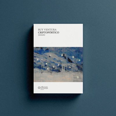 Capa de livro branco com título e arte em tons de azul sobre fundo azul escuro