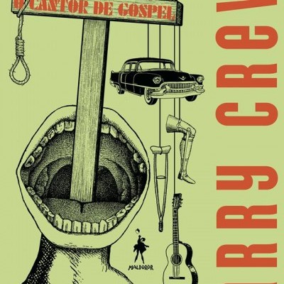 Ilustração artística com pé gigante, boca aberta e vários objetos pendurados em suporte, texto O CANTOR DE GOSPEL e HARRY CREWS