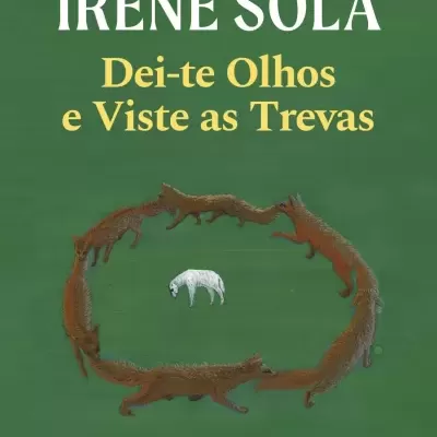 Capa de livro verde com texto e ilustração de carneiro cercado por raposas.
