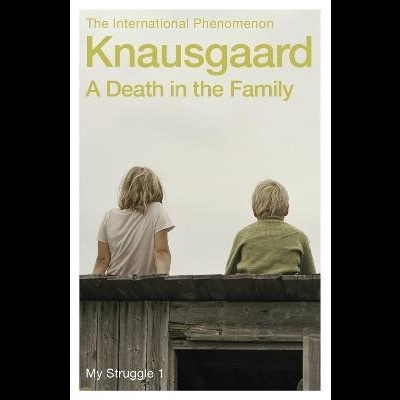 Capa de livro 'Knausgaard A Death in the Family' com duas crianças sentadas de costas