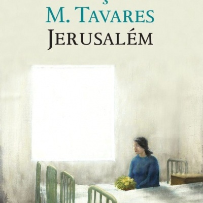 Capa do livro Jerusalém de Gonçalo M. Tavares com ilustração de mulher sentada numa cama em quarto simples.