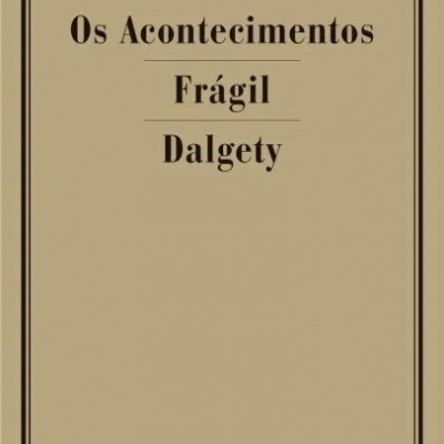 Capa de livro bege com texto preto e borda negra, títulos Os Acontecimentos, Frágil, Dalgety, autor David Greig
