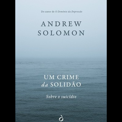 Capa de livro azul com texto branco e cinzento e imagem do mar calmo