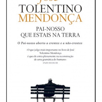 Capa de livro com título e fotografia a preto e branco de pessoa sentada num banco