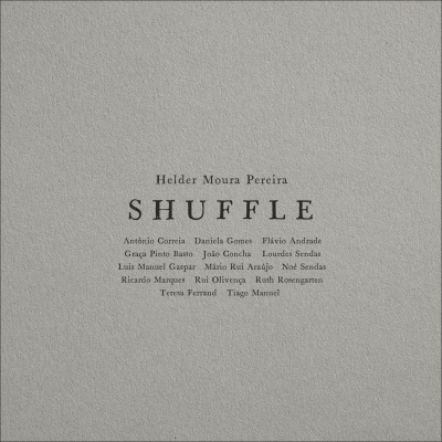 Capa de livro cinzenta com texto preto