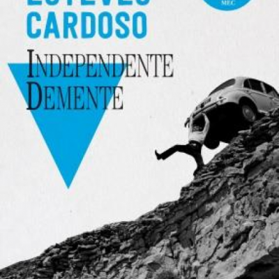 Capa de livro com título e autor e imagem de carro na encosta rochosa