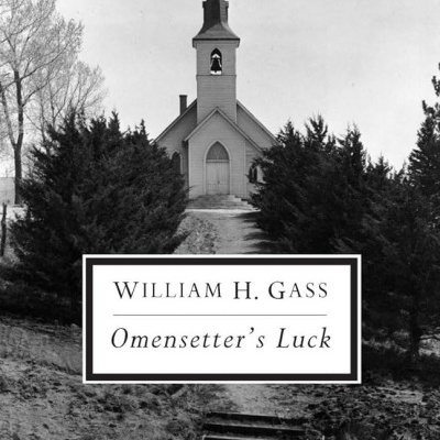 Capa de livro Omensetter’s Luck com imagem de igreja e escadaria em preto e branco