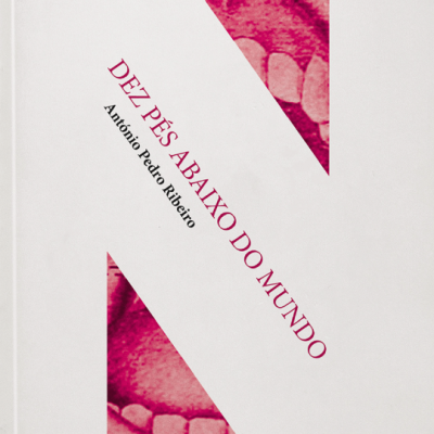 Capa de livro branco com imagens de boca aberta em tom vermelho e texto diagonal