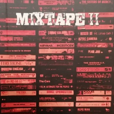 Várias capas de cassetes musicais com texto central 'MIXTAPE II'