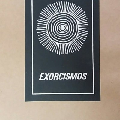 Capa de livro 'Exorcismos' de Jorge de Sena com design gráfico e texto