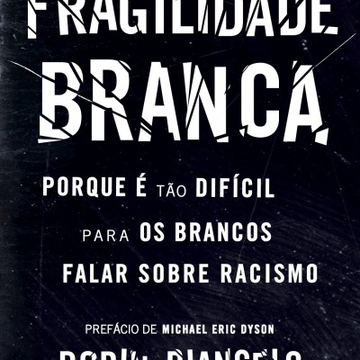 Capa do livro Fragilidade Branca, texto branco sobre fundo preto com riscos