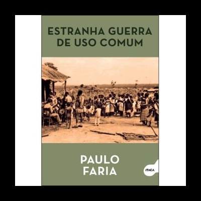 Capa do livro 'Estranha Guerra de Uso Comum' com foto antiga a sépia de grupo de pessoas ao ar livre