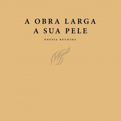 Capa de livro bege com texto preto e símbolo de folhas.