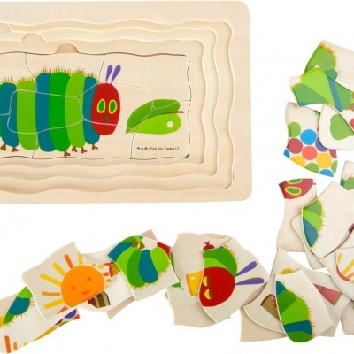 Puzzle de madeira infantil com peças coloridas da lagarta
