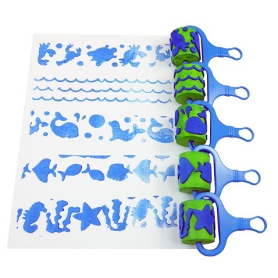 Cinco carimbos de borracha com padrões marinhos em tinta azul