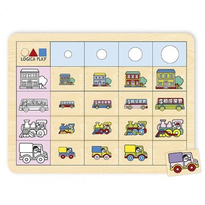 Quebra-cabeça educativo em madeira com imagens de casa, autocarro, comboio e carrinha e peças encaixáveis circulares.
