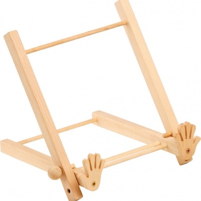 Suporte ajustável em madeira clara com decoração em forma de mão