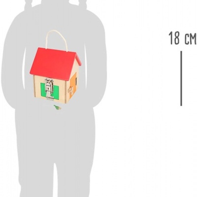 Casa de brinquedo de madeira com telhado vermelho e portas verdes