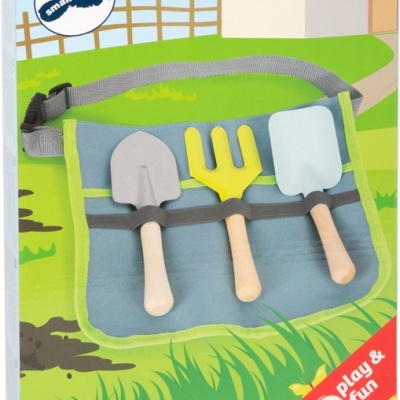 conjunto de ferramentas de jardim com cinto azul claro e limão com três ferramentas pequenas de madeira e plástico