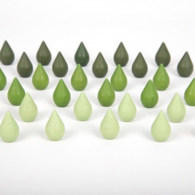Conjunto de peças em forma de gotas de vários tons de verde