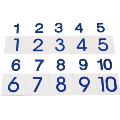 Cartões com números de 1 a 10 em azul sobre fundo branco