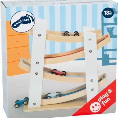 Brinquedo de rampa de madeira com carrinhos coloridos na embalagem.