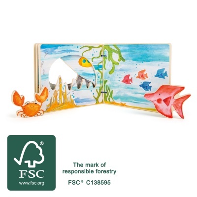 Livro infantil em cartão com ilustração de caranguejo e peixes e selo FSC