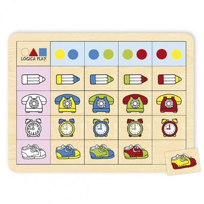 Tabuleiro educativo de madeira com desenhos coloridos de lápis, telefones, relógios e ténis e uma peça destacada