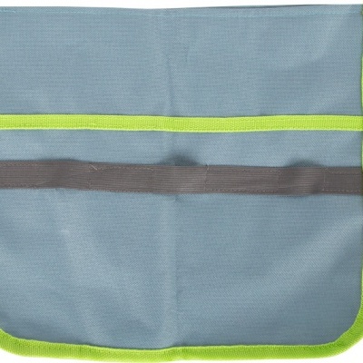 Bolsa ou avental cinzento com bordas verdes e faixas refletoras