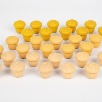 30 botões de porta de madeira em branco e amarelo sobre fundo branco