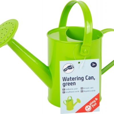 Regador verde metálico com etiqueta e alça