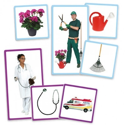 Cartões ilustrados com imagens de jardineiro, médica, ferramentas de jardim e ambulância