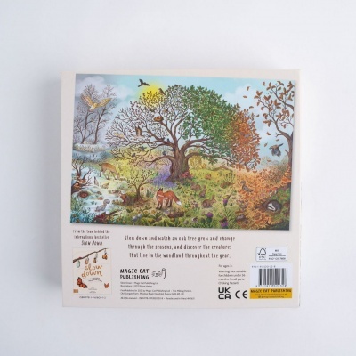 Caixa de puzzle com ilustração e texto na parte traseira