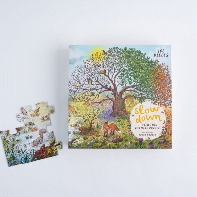 Quebra-cabeças 100 peças 'slow down' com imagem de árvore e animais.