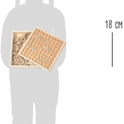 Jogo de tabuleiro de madeira com letras em cubos hexagonais e tabuleiro de grelha