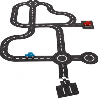 Tapete infantil com padrão de estrada e carrinhos de brinquedo azul e vermelho