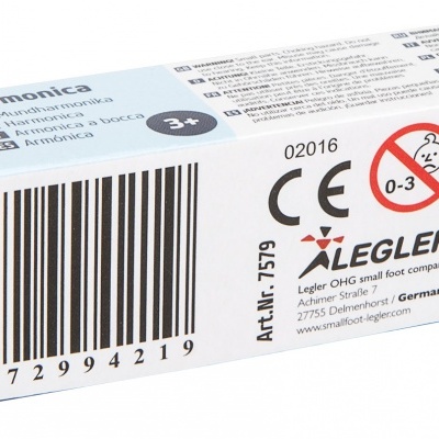 Embalagem de harmónica branca com texto e códigos, incluindo aviso CE e faixa etária