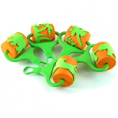 Rolo de pintura verde com espuma laranja e padrões de dinossauros verdes