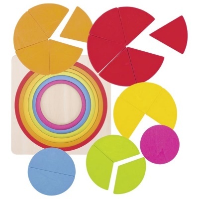 Círculos de madeira coloridos cortados em segmentos