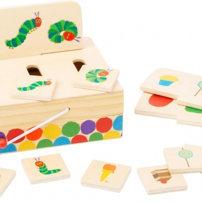 Jogo educativo em madeira com peças ilustradas de frutas e insetos coloridos