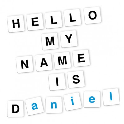 Letras em blocos brancos formando frase em inglês