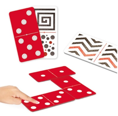 Peças de dominó vermelhas e brancas com padrões geométricos e pontos brancos