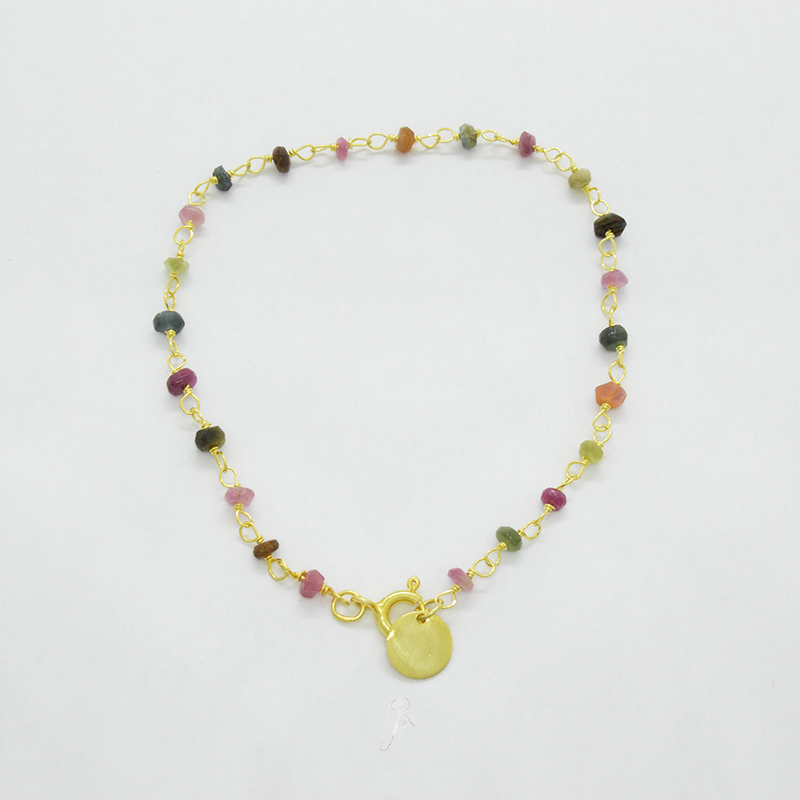 Conjunto Turmalinas Colar com pedras coloridas e corrente dourada com pendente redondo