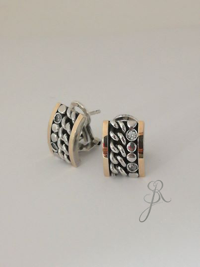 Brincos Prata e Ouro Par de brincos de metal prateado com textura e pedras