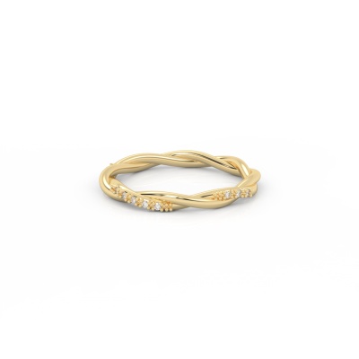 Anel dourado entrelaçado com diamantes sobre fundo branco